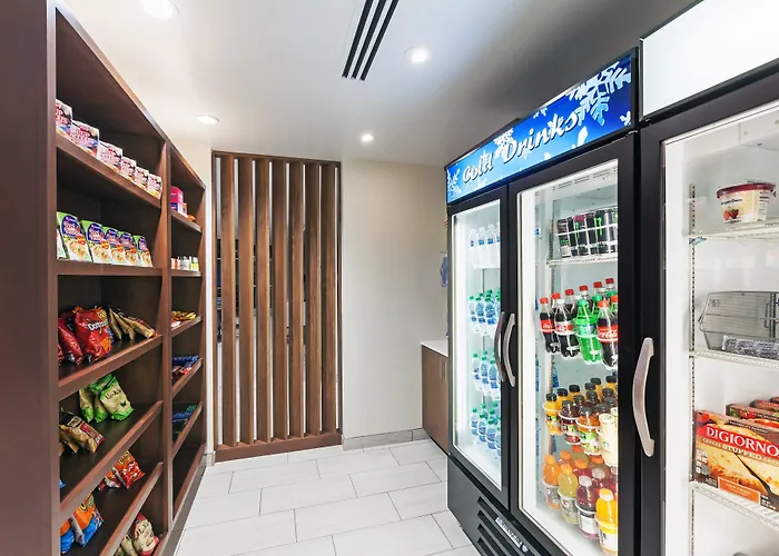 Express & South - Woodland Hills By Ihg