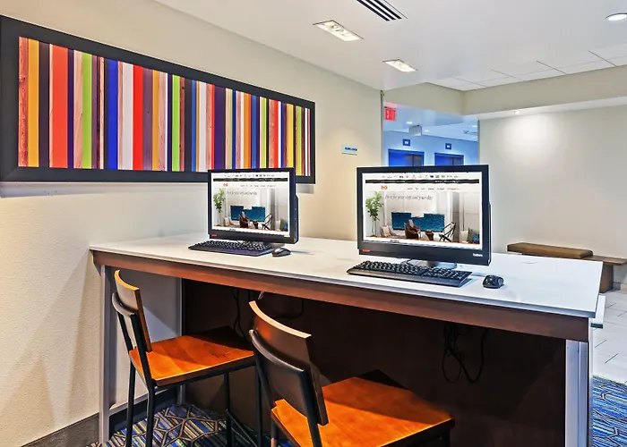 Hotel Express & South - Woodland Hills By Ihg