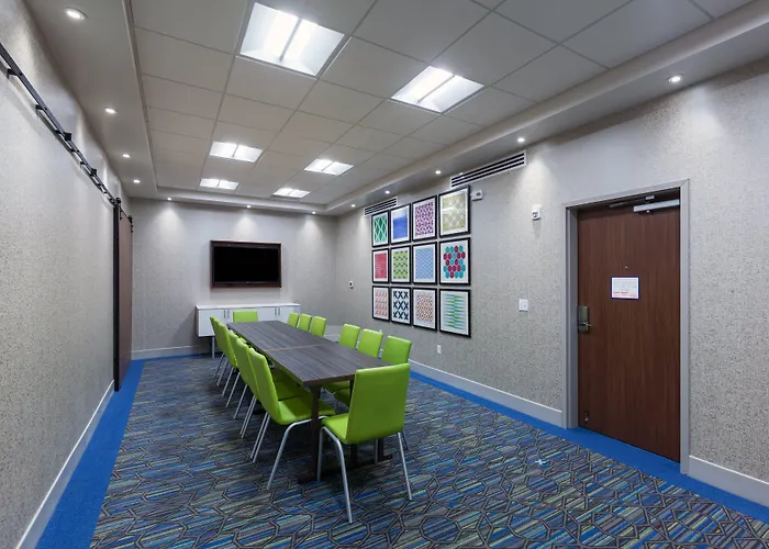 Hotel Express & South - Woodland Hills By Ihg 3*