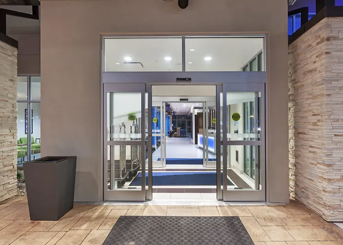 Express & South - Woodland Hills By Ihg Hotel
