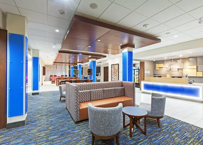 Express & South - Woodland Hills By Ihg