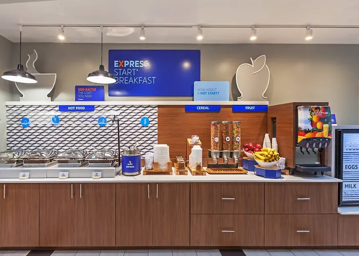 Express & South - Woodland Hills By Ihg Hotel 3*