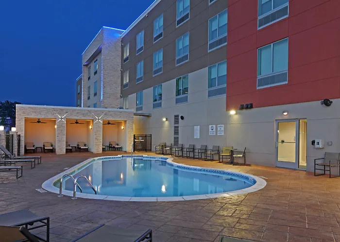Express & South - Woodland Hills By Ihg