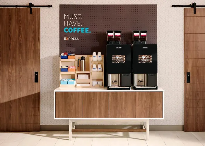 Express & South - Woodland Hills By Ihg 3*