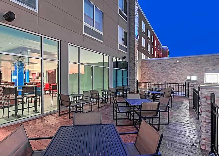 Express & South - Woodland Hills By Ihg Hotel Tulsa