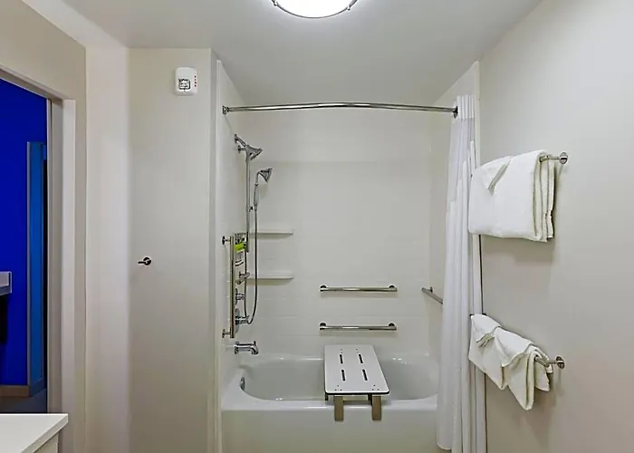 Hotel Express & South - Woodland Hills By Ihg