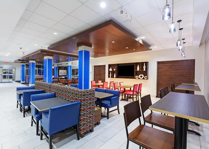 Express & South - Woodland Hills By Ihg 3*