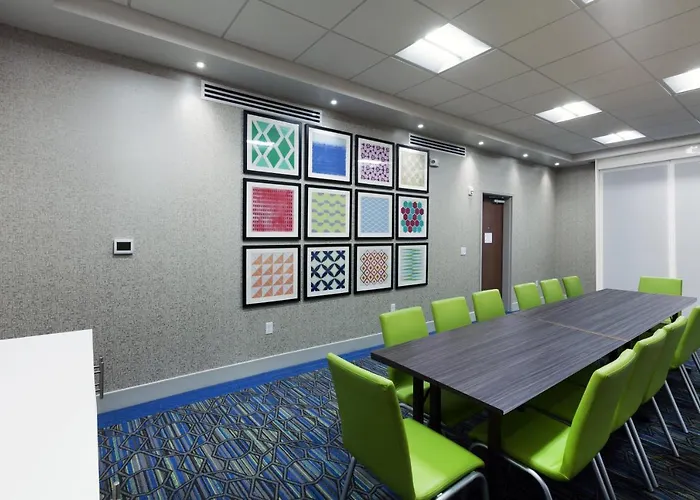 Hotel Express & South - Woodland Hills By Ihg