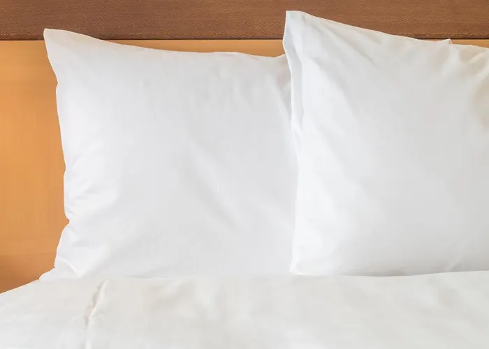 Express & South - Woodland Hills By Ihg